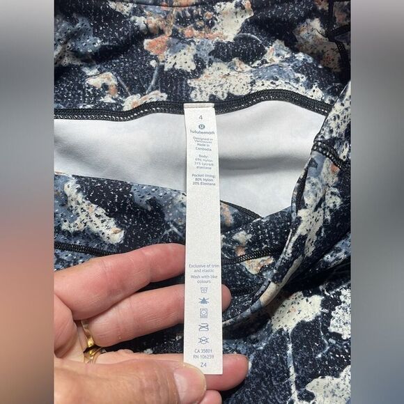 Lululemon Wunder under high altitude spring bloom 21” short leggings, size 4 - Picture 12 of 14